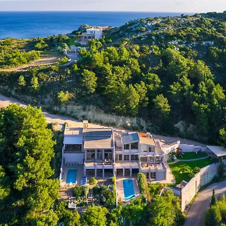 Articiano Villa *